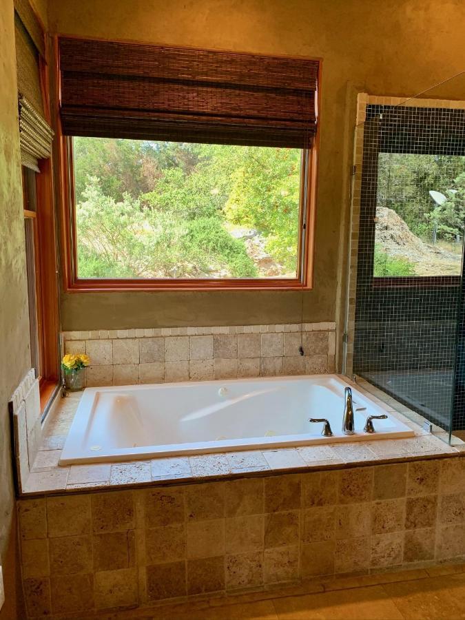 Villa Scenic Hill Country Retreat - Rhino Ranch New Braunfels Exterior foto